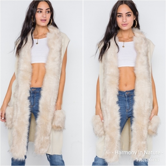 Last 1 🎉Host Pick Ivory Soft Knit Vest Fur Lined - Picture 2 of 8